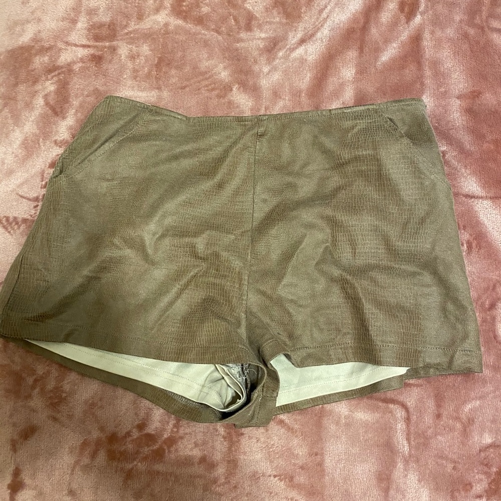 Shorts - Picture 2 of 2